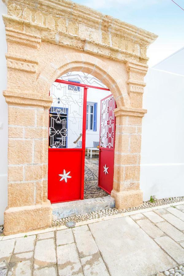 The Red Door In Koskinou Koszkinú Kültér fotó